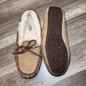 UGG SLIPPERS